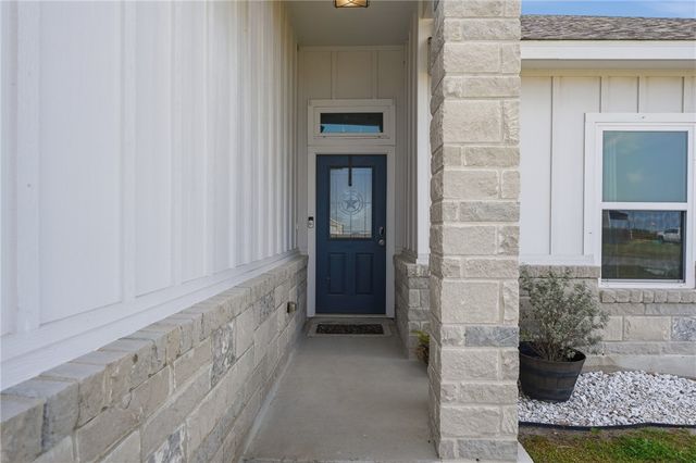 109 Longhorn, Odem, TX 78370