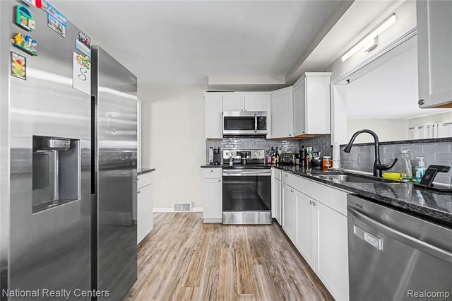 18890 Birmingham Street, Roseville, MI 48066