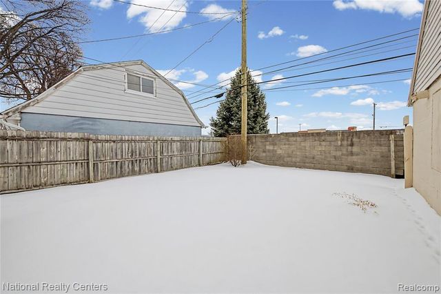 18890 Birmingham Street, Roseville, MI 48066