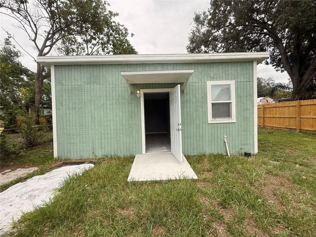 8623 N WILLOW AVENUE B, Tampa, FL 33604
