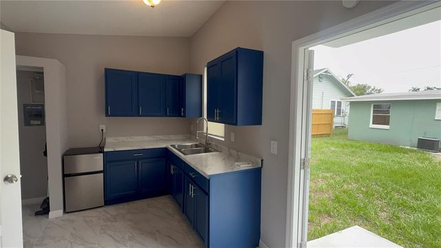8623 N WILLOW AVENUE B, Tampa, FL 33604