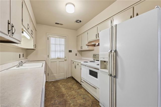 2101 W Vandalia Road, Greensboro, NC 27407