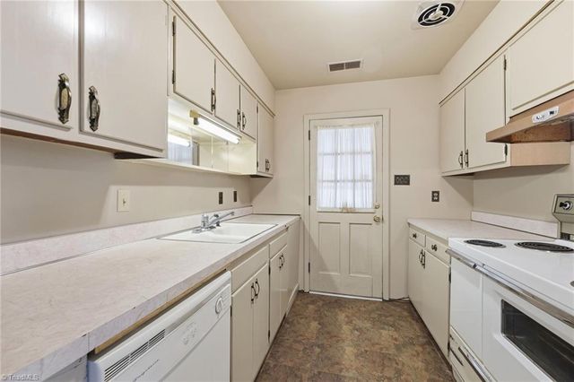 2101 W Vandalia Road, Greensboro, NC 27407