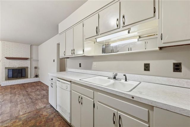 2101 W Vandalia Road, Greensboro, NC 27407