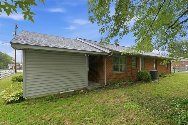 2101 W Vandalia Road, Greensboro, NC 27407
