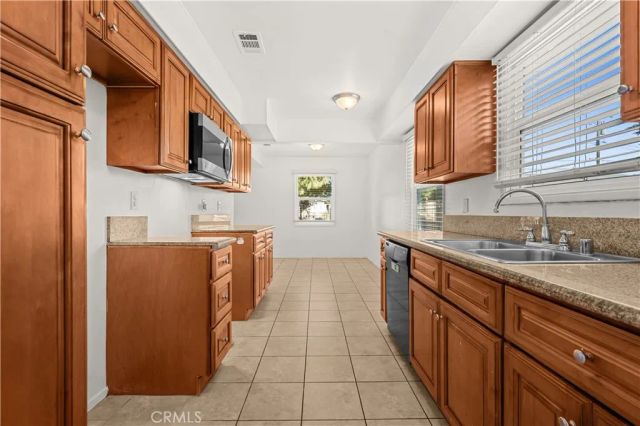 7557 Toyon Avenue, Fontana, CA 92336