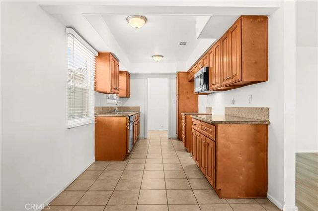 7557 Toyon Avenue, Fontana, CA 92336