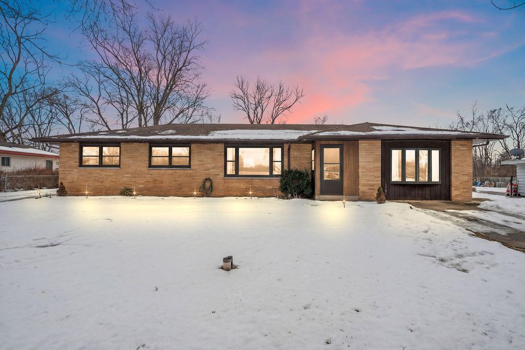 140 Lexington Street, Valparaiso, IN 46385