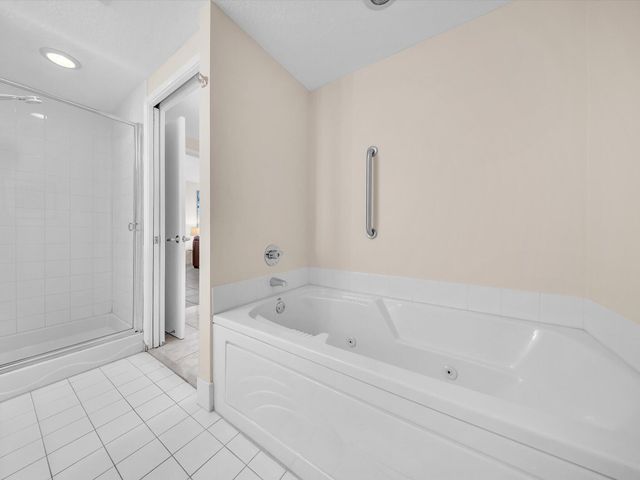18100 N Bay Road 707, Sunny Isles Beach, FL 33160