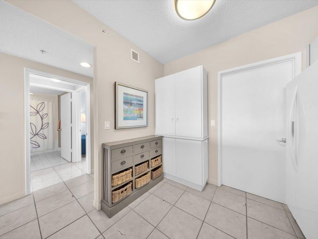 18100 N Bay Road 707, Sunny Isles Beach, FL 33160