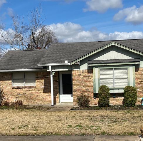 211 Fitz Road, Alvin, TX 77511