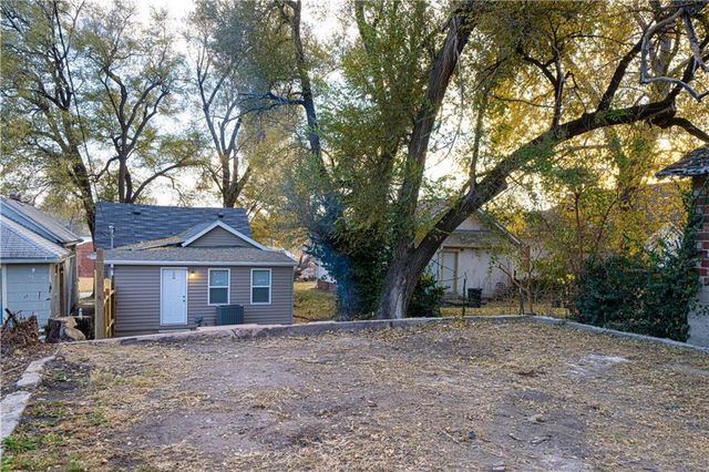 2013 Jones Street, St Joseph, MO 64501