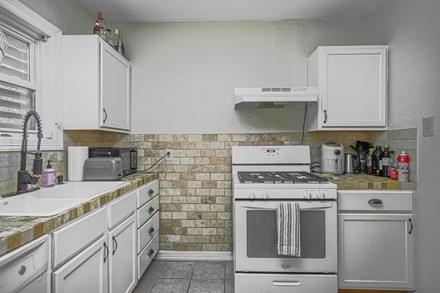 126 Bonita Avenue, Galveston, TX 77550