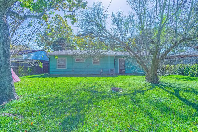 126 Bonita Avenue, Galveston, TX 77550