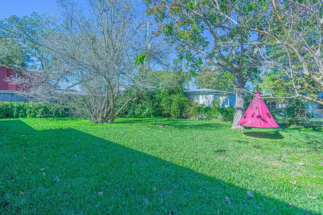 126 Bonita Avenue, Galveston, TX 77550