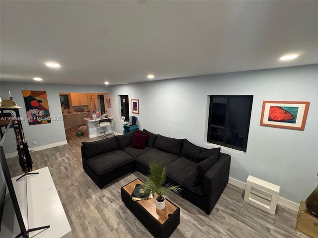 440 E 37th St, Hialeah, FL 33013