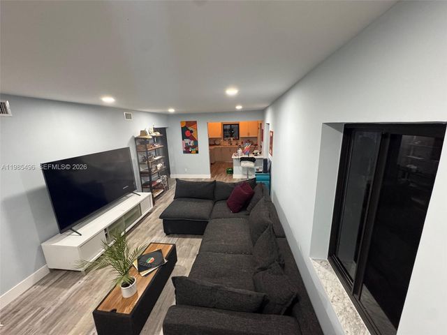 440 E 37th St, Hialeah, FL 33013