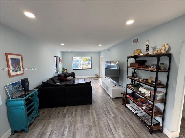 440 E 37th St, Hialeah, FL 33013