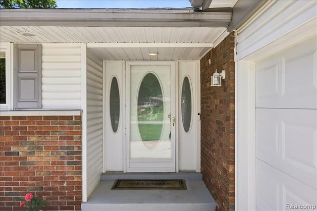 3370 Sandy Creek Drive, Utica, MI 48316