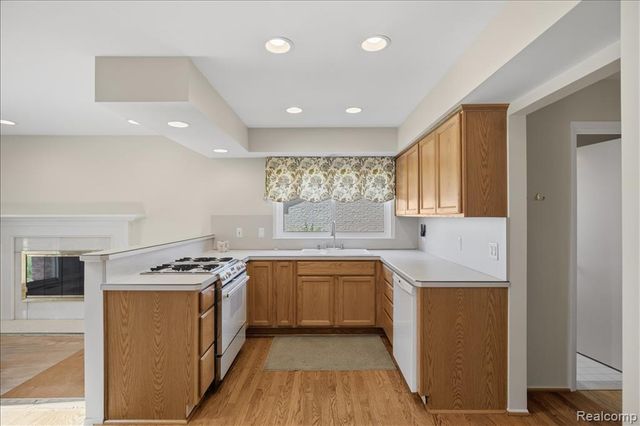 3370 Sandy Creek Drive, Utica, MI 48316