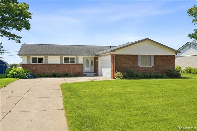 3370 Sandy Creek Drive, Utica, MI 48316