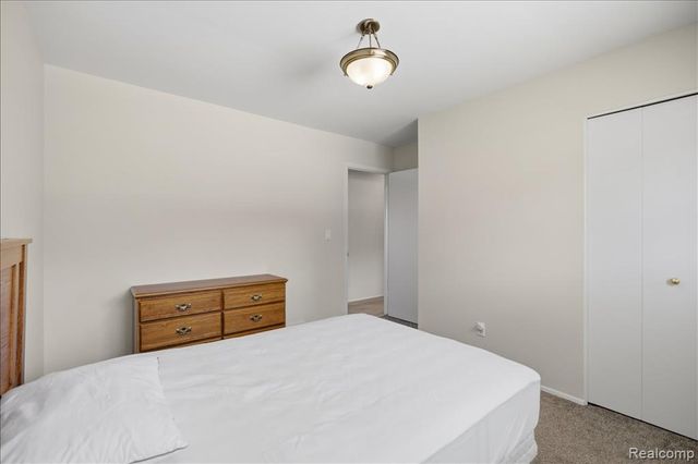 3370 Sandy Creek Drive, Utica, MI 48316