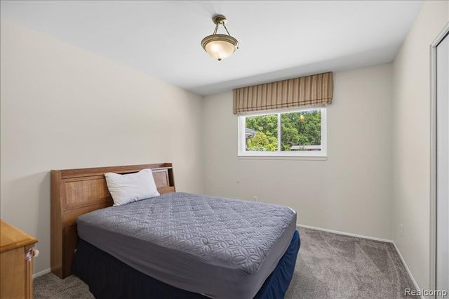 3370 Sandy Creek Drive, Utica, MI 48316