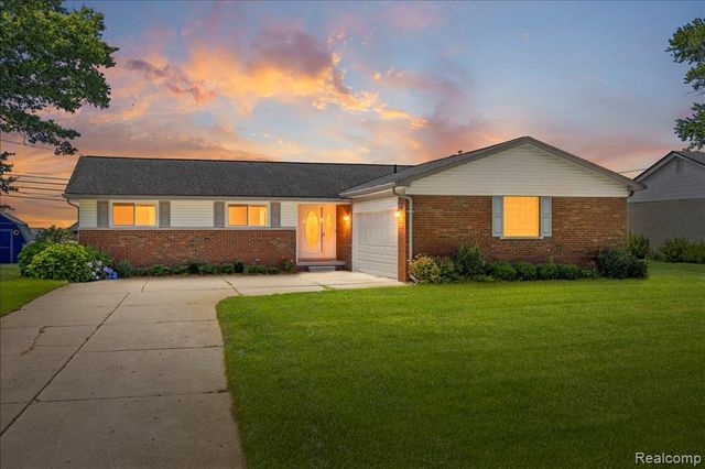 3370 Sandy Creek Drive, Utica, MI 48316