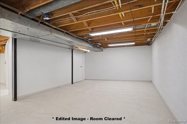 3370 Sandy Creek Drive, Utica, MI 48316