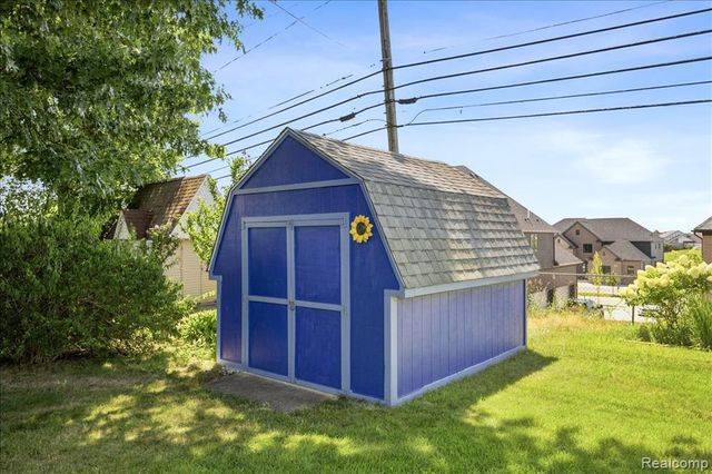 3370 Sandy Creek Drive, Utica, MI 48316
