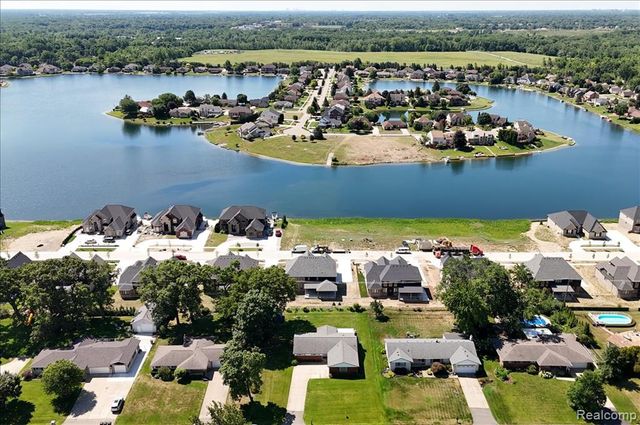 3370 Sandy Creek Drive, Utica, MI 48316