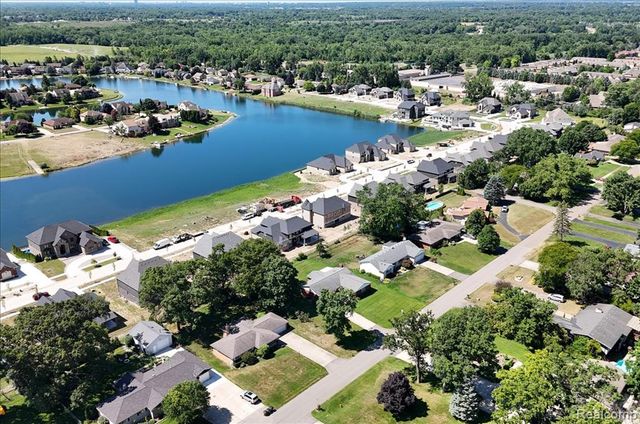 3370 Sandy Creek Drive, Utica, MI 48316