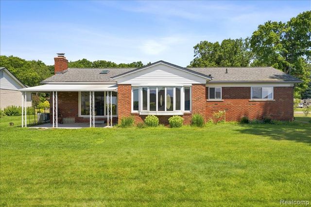3370 Sandy Creek Drive, Utica, MI 48316