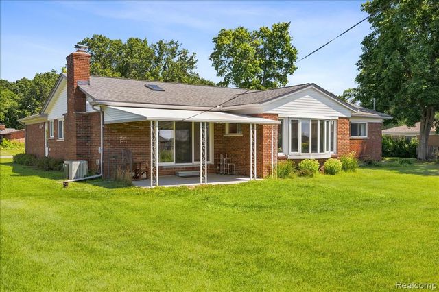 3370 Sandy Creek Drive, Utica, MI 48316