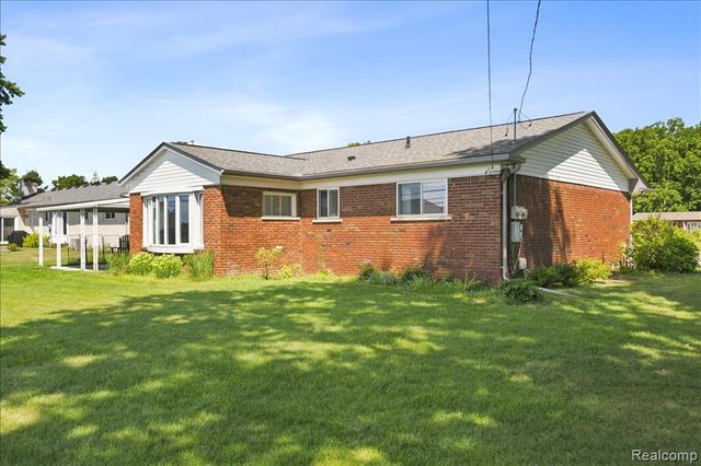 3370 Sandy Creek Drive, Utica, MI 48316