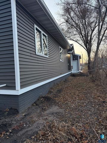 3412 N 10th Ave Avenue, Sioux Falls, SD 57104