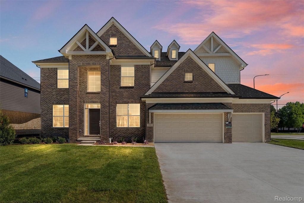 3989 Capstan Ct, Troy, MI 48083
