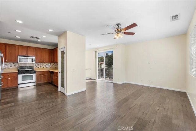 27968 Avalon, Canyon Country, CA 91351