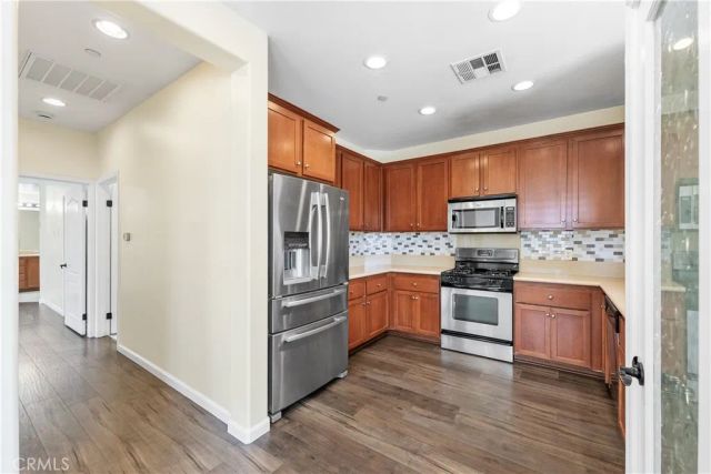 27968 Avalon, Canyon Country, CA 91351