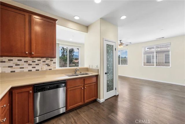 27968 Avalon, Canyon Country, CA 91351