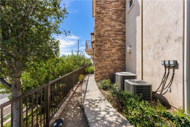 27968 Avalon, Canyon Country, CA 91351