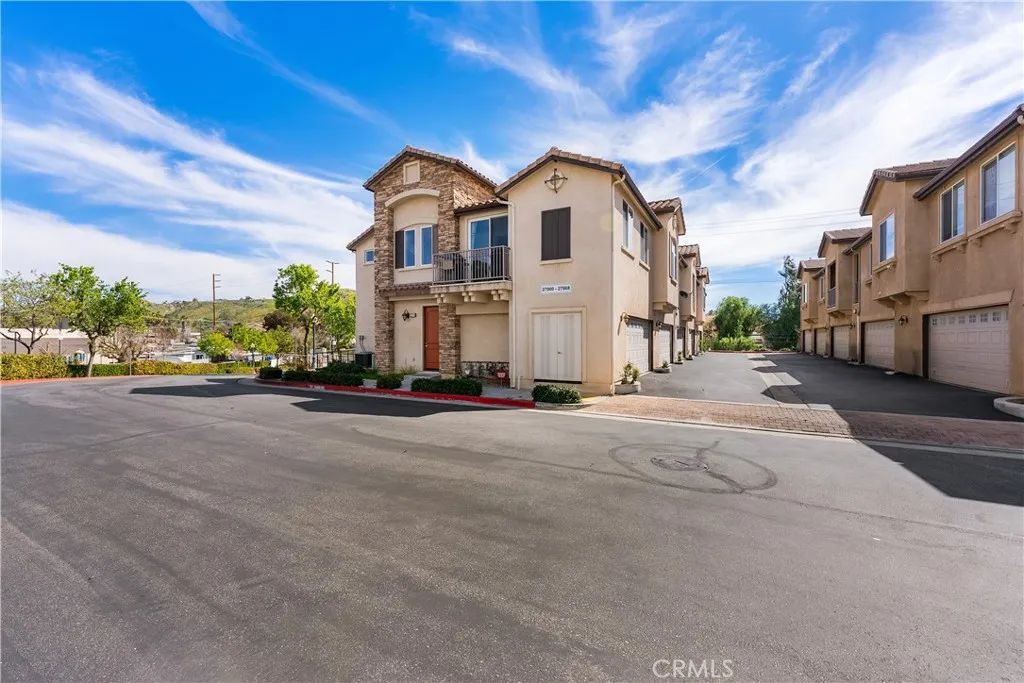 27968 Avalon, Canyon Country, CA 91351