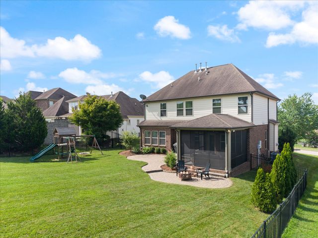 2204 Chantry Place Ln, Thompsons Station, TN 37179