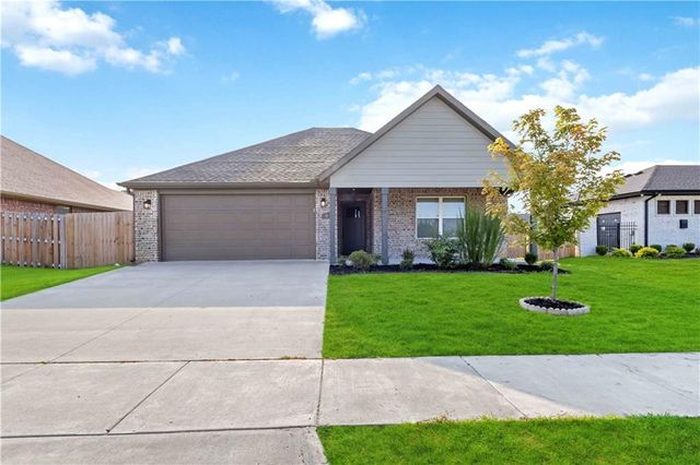9 E Loveland Loop, Farmington, AR 72730