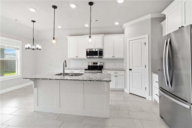 9 E Loveland Loop, Farmington, AR 72730