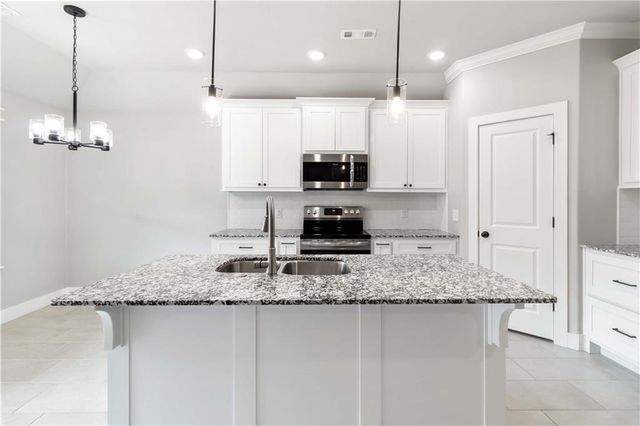 9 E Loveland Loop, Farmington, AR 72730
