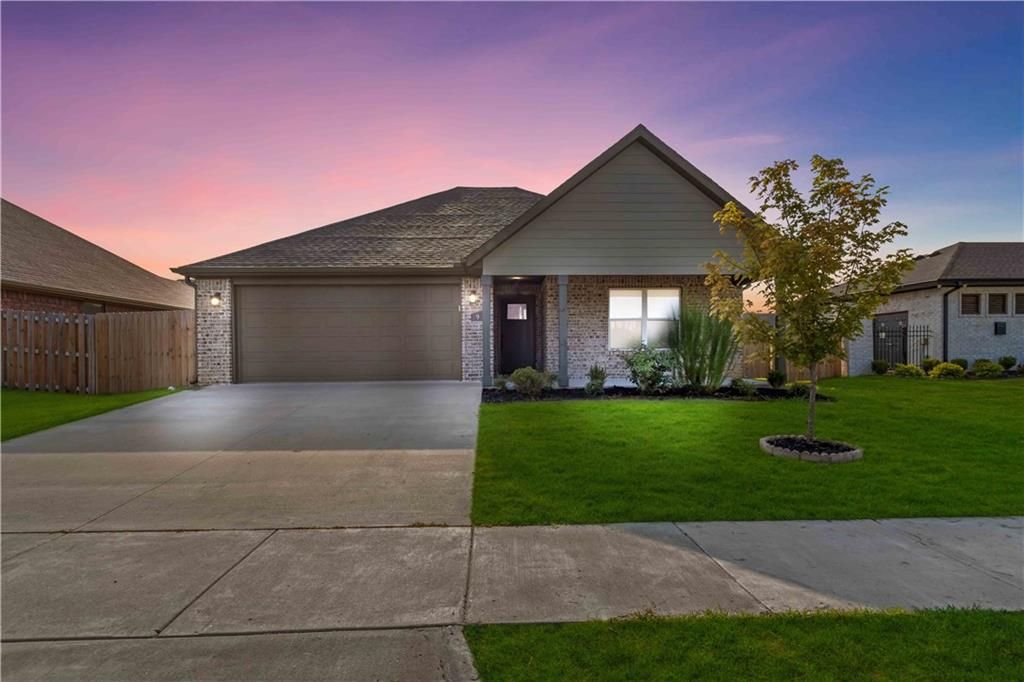 9 E Loveland Loop, Farmington, AR 72730