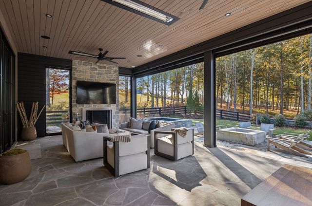 7709 Strait Trl, College Grove, TN 37046