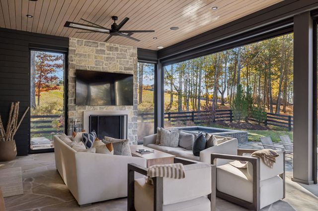 7709 Strait Trl, College Grove, TN 37046