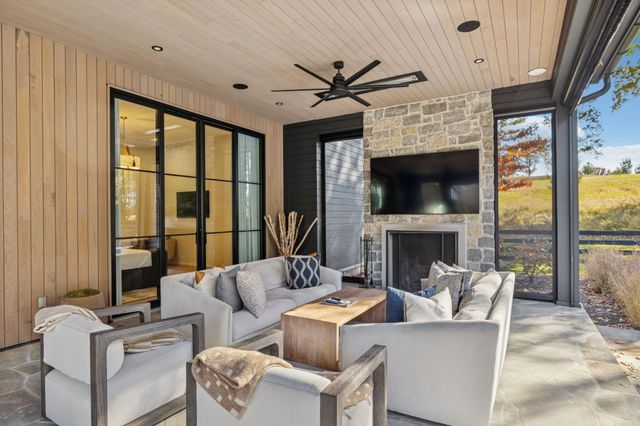 7709 Strait Trl, College Grove, TN 37046